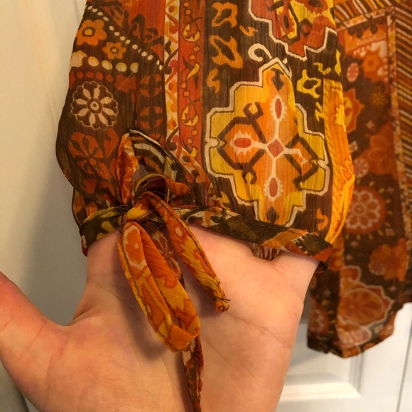 Pretty Shear Patterned Blouse - Picture 2 of 6